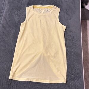 Cute yellow workout shirt 👚 💛